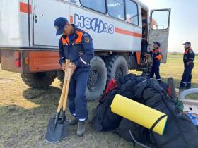 Спасатели вылетели в Оймяконский район для борьбы с природным пожаром