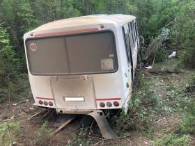 Автобус с пассажирами съехал в кювет в Якутии. Есть пострадавшие