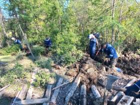 Бойцы студотряда провели работы по отведению воды с затопленных территорий в Верхоянском улусе