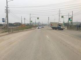 В Якутске грузовик сбил на пешеходном переходе 15-летнего велосипедиста