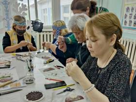В Оленёкском районе прошёл мастер-класс по изготовлению оберегов из рога оленя