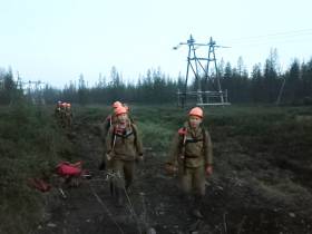 В Оймяконском районе ландшафтный пожар тушат при помощи автоводовозки