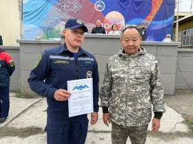 В Верхоянском районе наградили участников ликвидации паводка