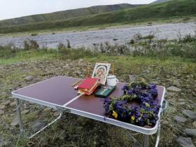 Православный арктический десант посетил якутских оленеводов