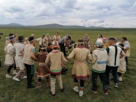 Православный арктический десант посетил якутских оленеводов