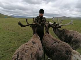 Православный арктический десант посетил якутских оленеводов