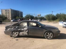 В Якутске при столкновении двух автомобилей пострадали три человека