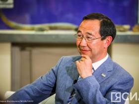 Глава Якутии провёл экскурсию в Музее мамонта для студентов из ЛНР