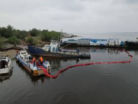 В реке Лене у Якутска обнаружен розлив нефтепродуктов