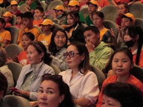 Порядка 400 детей из пострадавших от дождевого паводка районов Якутии получили школьную форму