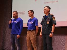 Порядка 400 детей из пострадавших от дождевого паводка районов Якутии получили школьную форму