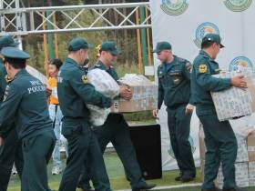 Порядка 400 детей из пострадавших от дождевого паводка районов Якутии получили школьную форму