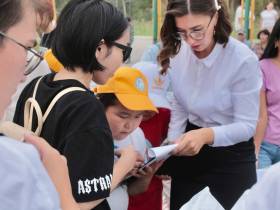 Порядка 400 детей из пострадавших от дождевого паводка районов Якутии получили школьную форму