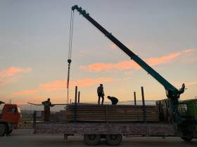 Вертолет доставил стройматериалы в пострадавшие от дождей труднодоступные сёла Якутии