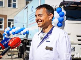 Ключи от передвижного офтальмологического комплекса вручили республиканской клинической больнице