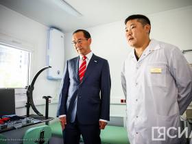 Ключи от передвижного офтальмологического комплекса вручили республиканской клинической больнице