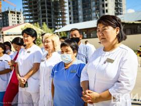 Ключи от передвижного офтальмологического комплекса вручили республиканской клинической больнице