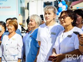 Ключи от передвижного офтальмологического комплекса вручили республиканской клинической больнице