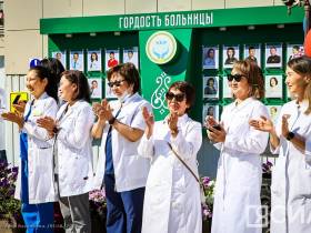 Ключи от передвижного офтальмологического комплекса вручили республиканской клинической больнице