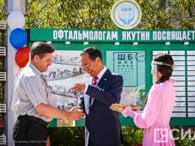 Ключи от передвижного офтальмологического комплекса вручили республиканской клинической больнице