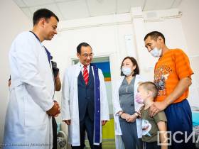 Ключи от передвижного офтальмологического комплекса вручили республиканской клинической больнице