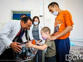 Ключи от передвижного офтальмологического комплекса вручили республиканской клинической больнице