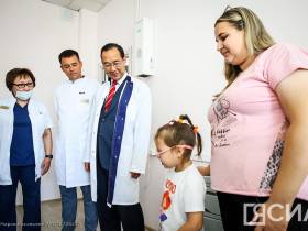 Ключи от передвижного офтальмологического комплекса вручили республиканской клинической больнице