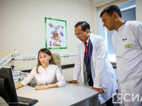 Ключи от передвижного офтальмологического комплекса вручили республиканской клинической больнице