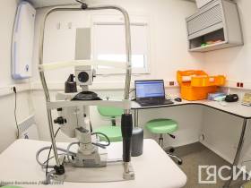 Ключи от передвижного офтальмологического комплекса вручили республиканской клинической больнице