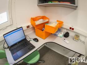 Ключи от передвижного офтальмологического комплекса вручили республиканской клинической больнице