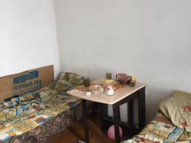 В Якутске пьяный мужчина пытался скинуть с девятого этажа двоих детей