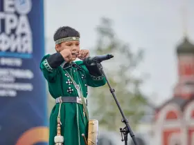 Более тысячи человек станцевали осуохай в честь 100-летия ЯАССР в Москве