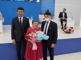 Государственные награды вручили работникам образования Якутии