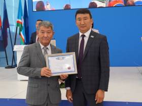 Государственные награды вручили работникам образования Якутии