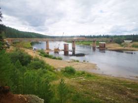 Мост через реку Нюю в Ленском районе Якутии готов на 33%