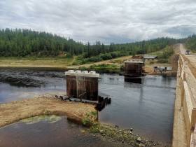 Мост через реку Нюю в Ленском районе Якутии готов на 33%