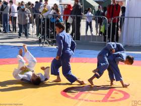 Для жителей Якутска организовали фестиваль «Го Genius»