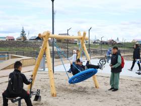 Обновлённая набережная с игровой площадкой открылась в Верхневилюйске