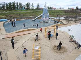 Обновлённая набережная с игровой площадкой открылась в Верхневилюйске