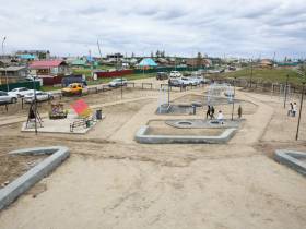 Обновлённая набережная с игровой площадкой открылась в Верхневилюйске