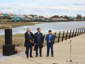 Обновлённая набережная с игровой площадкой открылась в Верхневилюйске