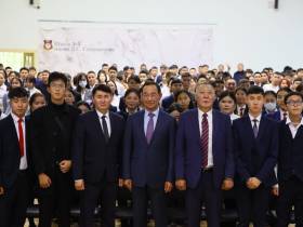Перед новым учебным годом глава Якутии дал напутствия школьникам Верхневилюйского района