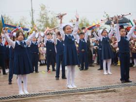 Айсен Николаев посетил торжественную линейку в Саха политехническом лицее
