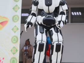 Айсен Николаев посетил торжественную линейку в Саха политехническом лицее