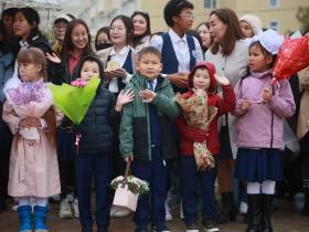 Айсен Николаев посетил торжественную линейку в Саха политехническом лицее