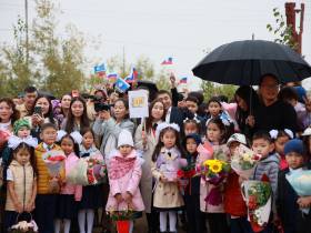 Айсен Николаев посетил торжественную линейку в Саха политехническом лицее