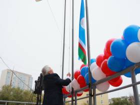 Айсен Николаев посетил торжественную линейку в Саха политехническом лицее