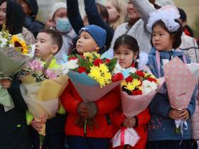 Айсен Николаев посетил торжественную линейку в Саха политехническом лицее