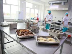 Айсен Николаев посетил торжественную линейку в Саха политехническом лицее