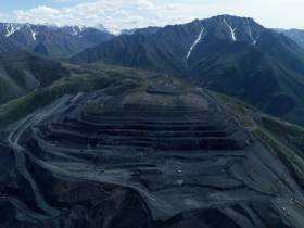 «Свернуть горы!»: выявлены лучшие водители горной спецтехники на Нежданинском